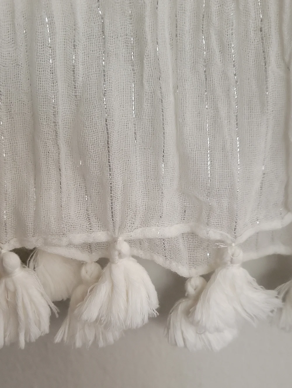 Ann Taylor White Tassel-Hem Crinkle Scarf